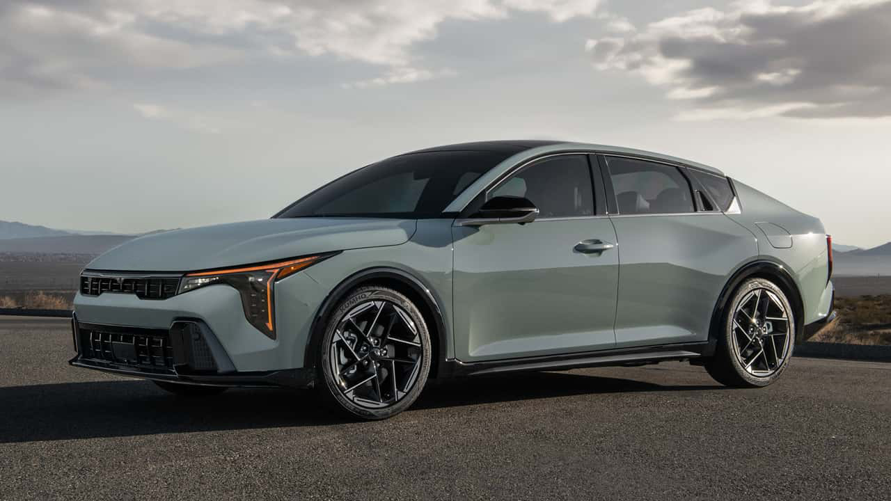 KIA K4 2024 2025 Bildörr i stål